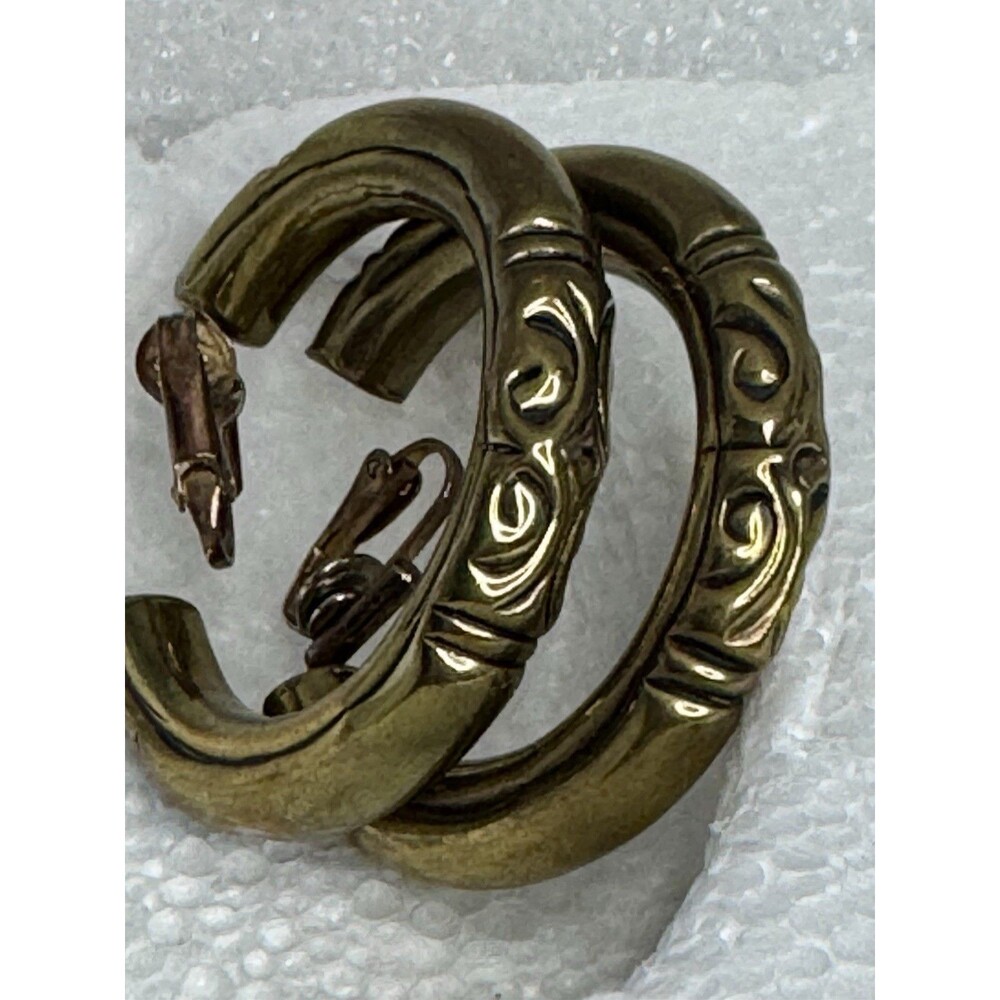 Vintage Gold Tone Etched Hoop Clip On Earrings Chunky Swirl Design Retro Classic